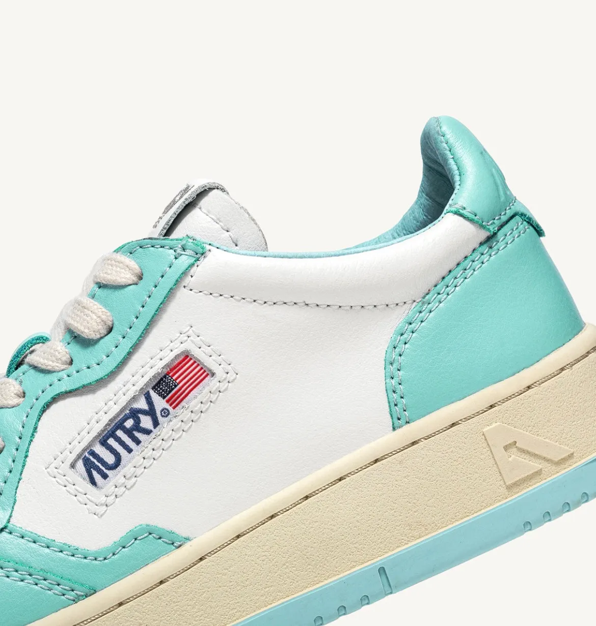 Autry Action Shoes Sneaker Medalist Low Women white turquoise AULWWB20