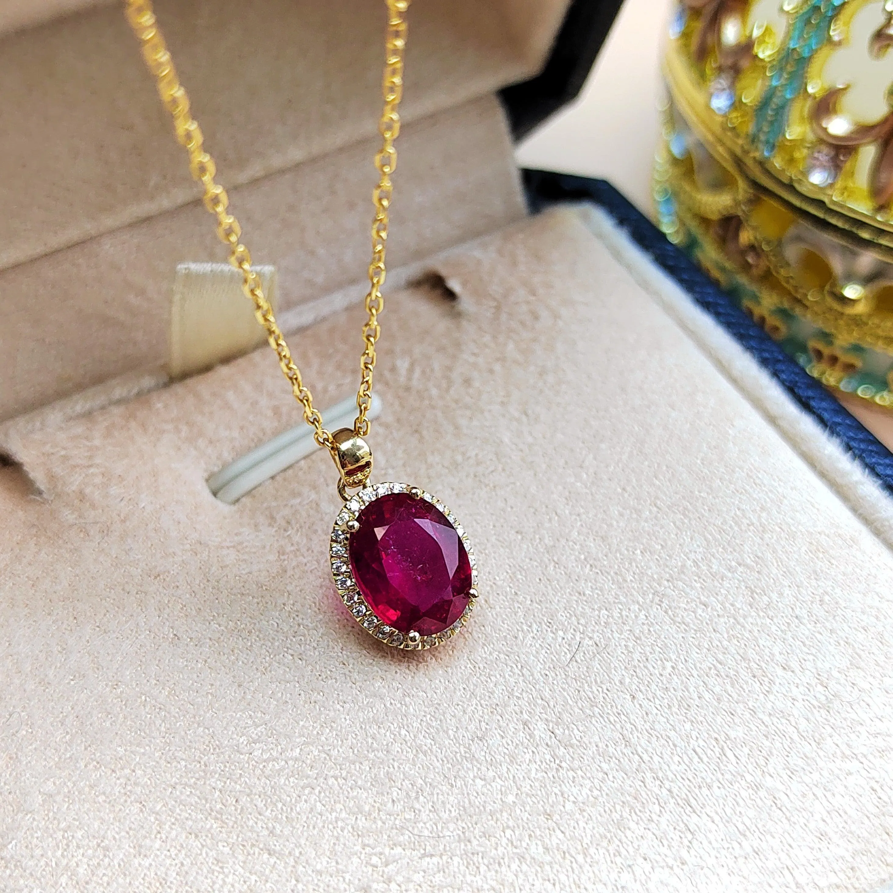 【Pre-Order】Burma Ruby and 18kt Yellow Gold Pendant