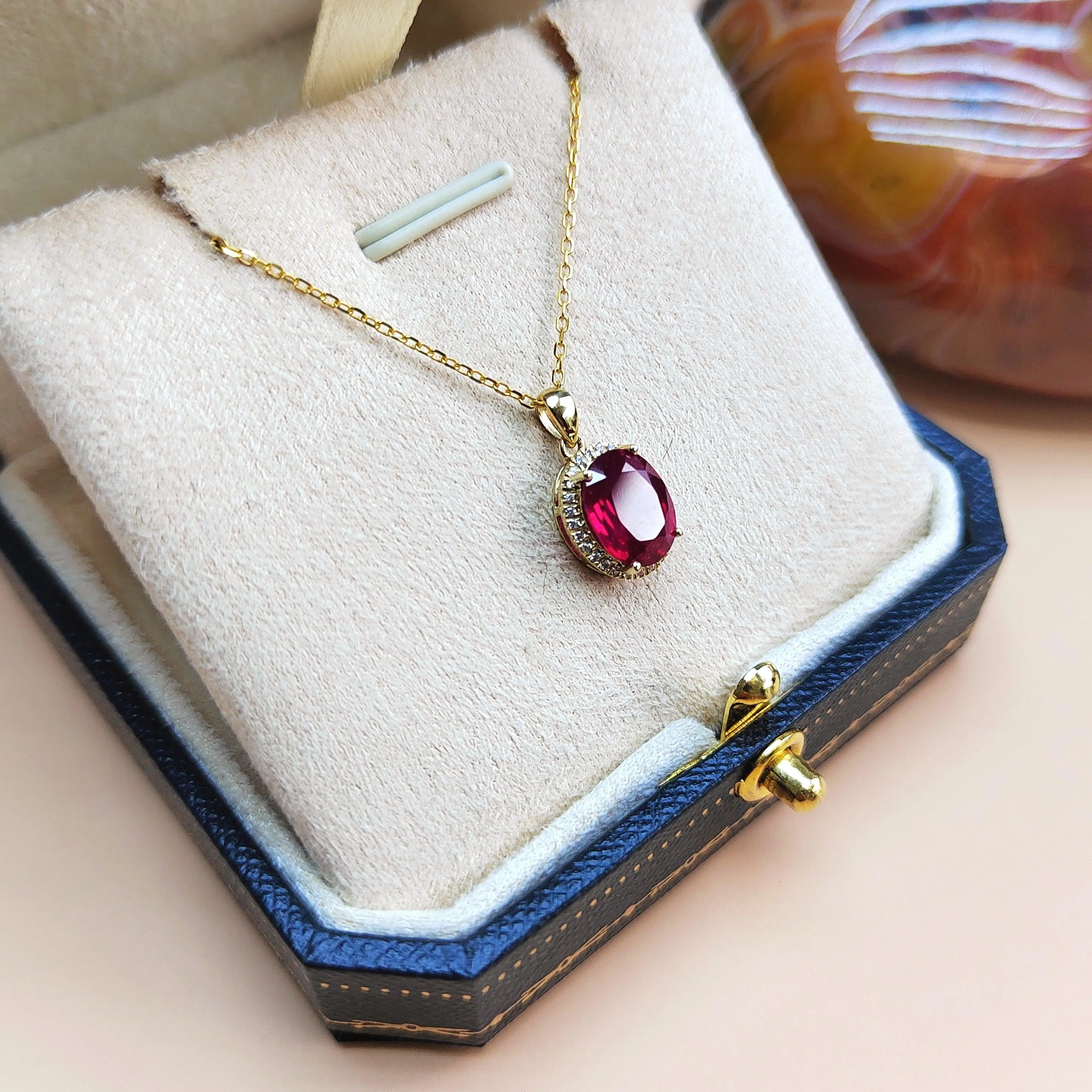 【Pre-Order】Burma Ruby and 18kt Yellow Gold Pendant