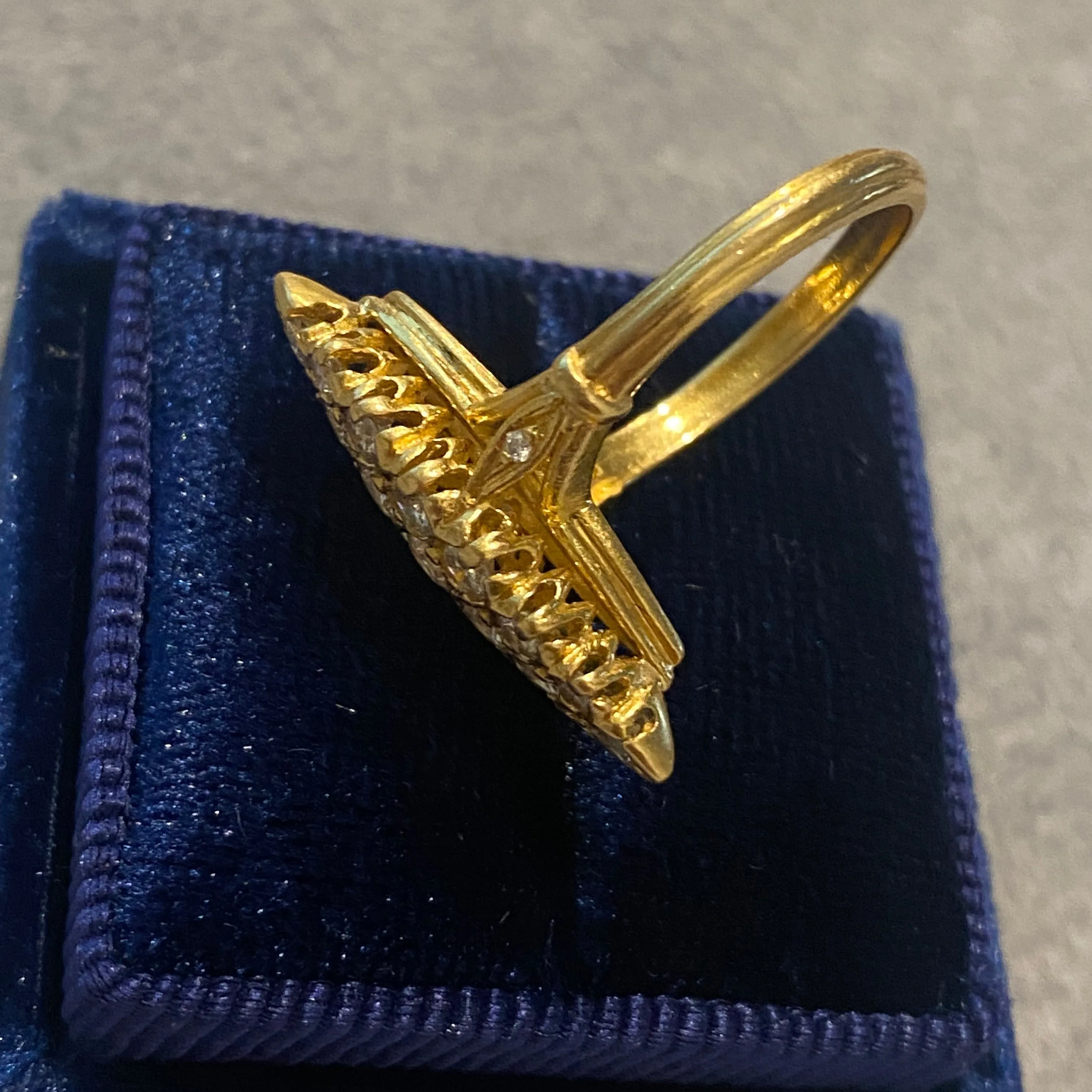 Vintage 18K Yellow Gold Diamond Navette Ring