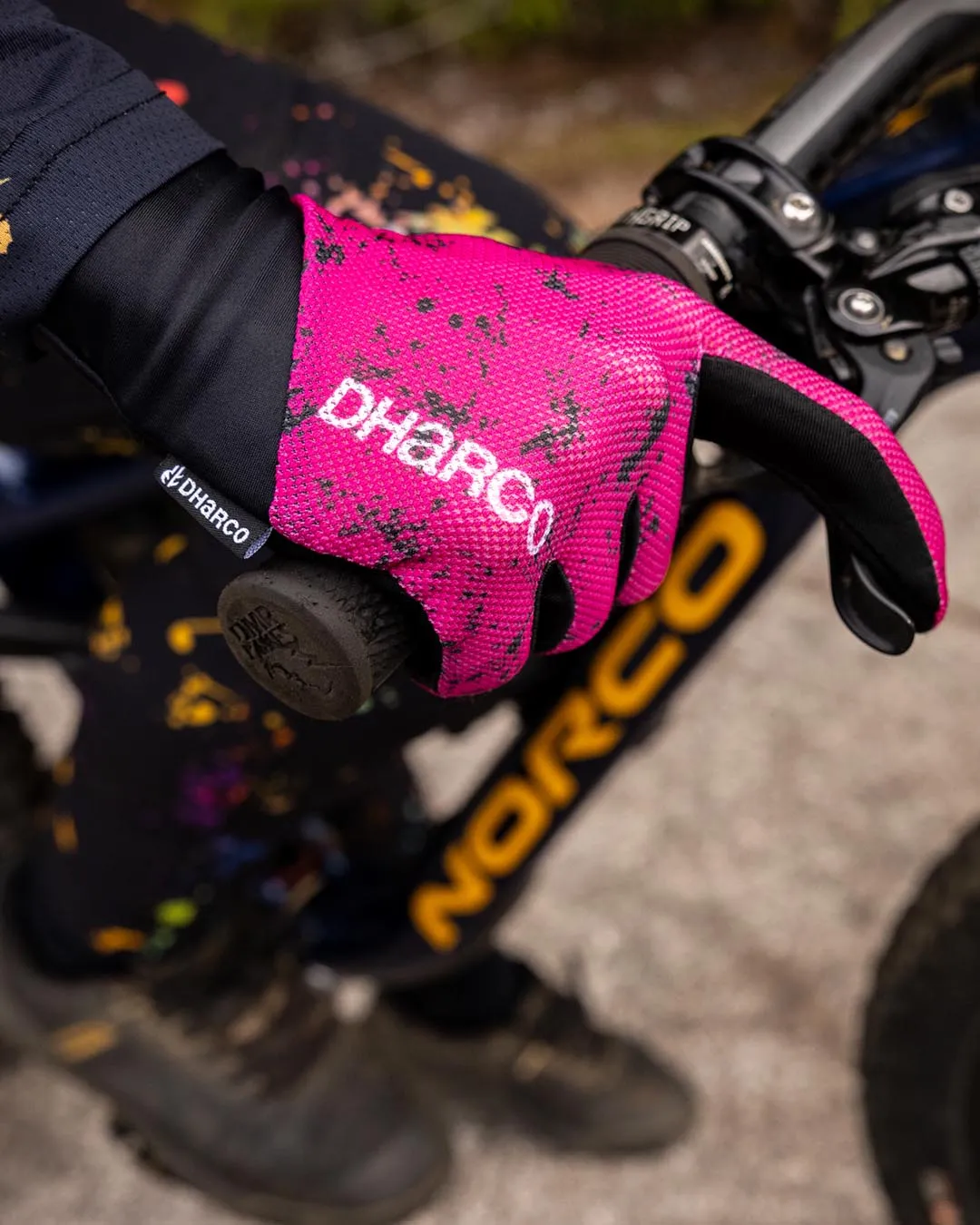 Womens Trail Glove | Chili Peppers